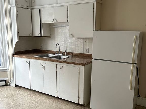 3rd image of 493-497 Cumberland Ave #493-1