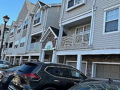 3 bed, 2.5 bath, 1587 sqft, $3,300 — Photo 3