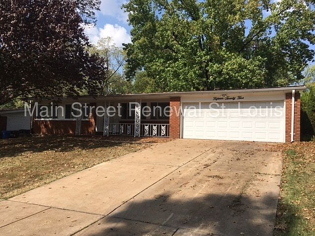 1st image of 1525 Surrey Dr