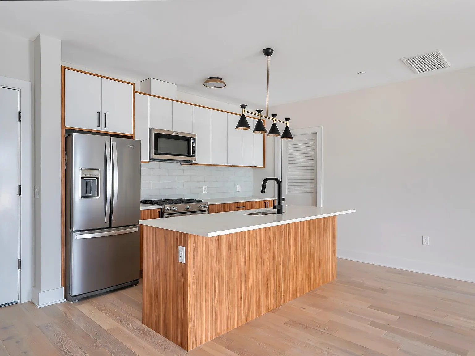 3 bed, 1460 sqft, $4,995 — Photo 4