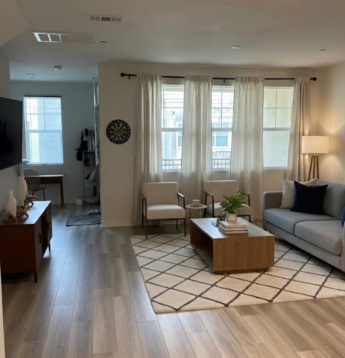 4 bed, 3.5 bath, 2079 sqft, $4,300 — Photo 1