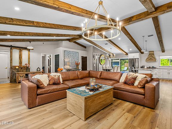 4th image of 1861 W Beresford Ave