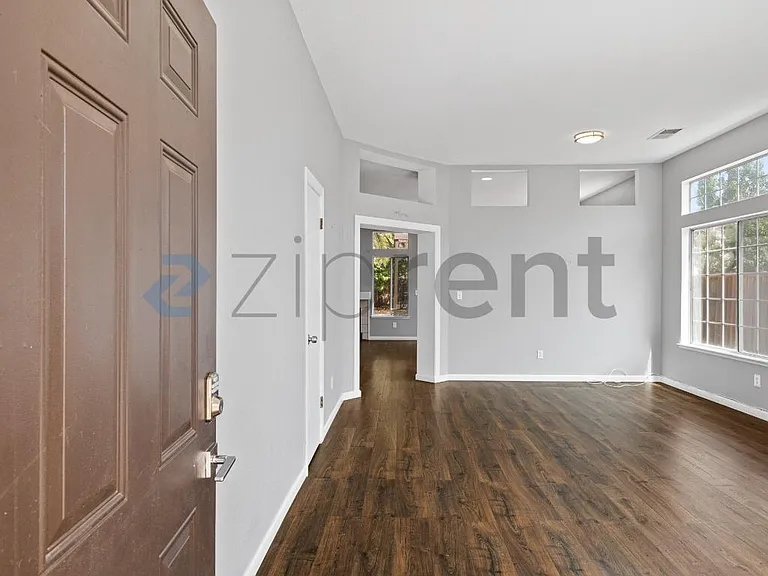 4764 Brookside Cir — Photo 4