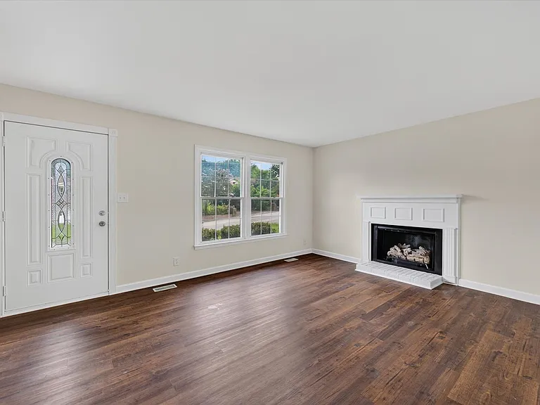 607 Granger Ln — Photo 9