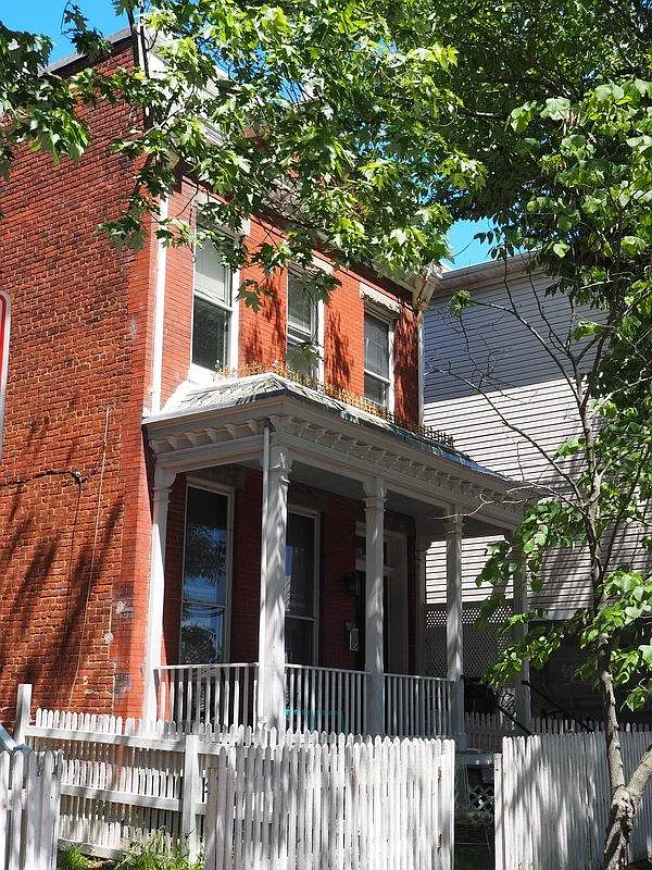 4 bed, 2272 sqft, $3,000 — Photo 2