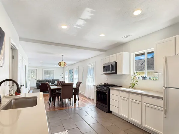 646 25th St, Des Moines, IA 50312