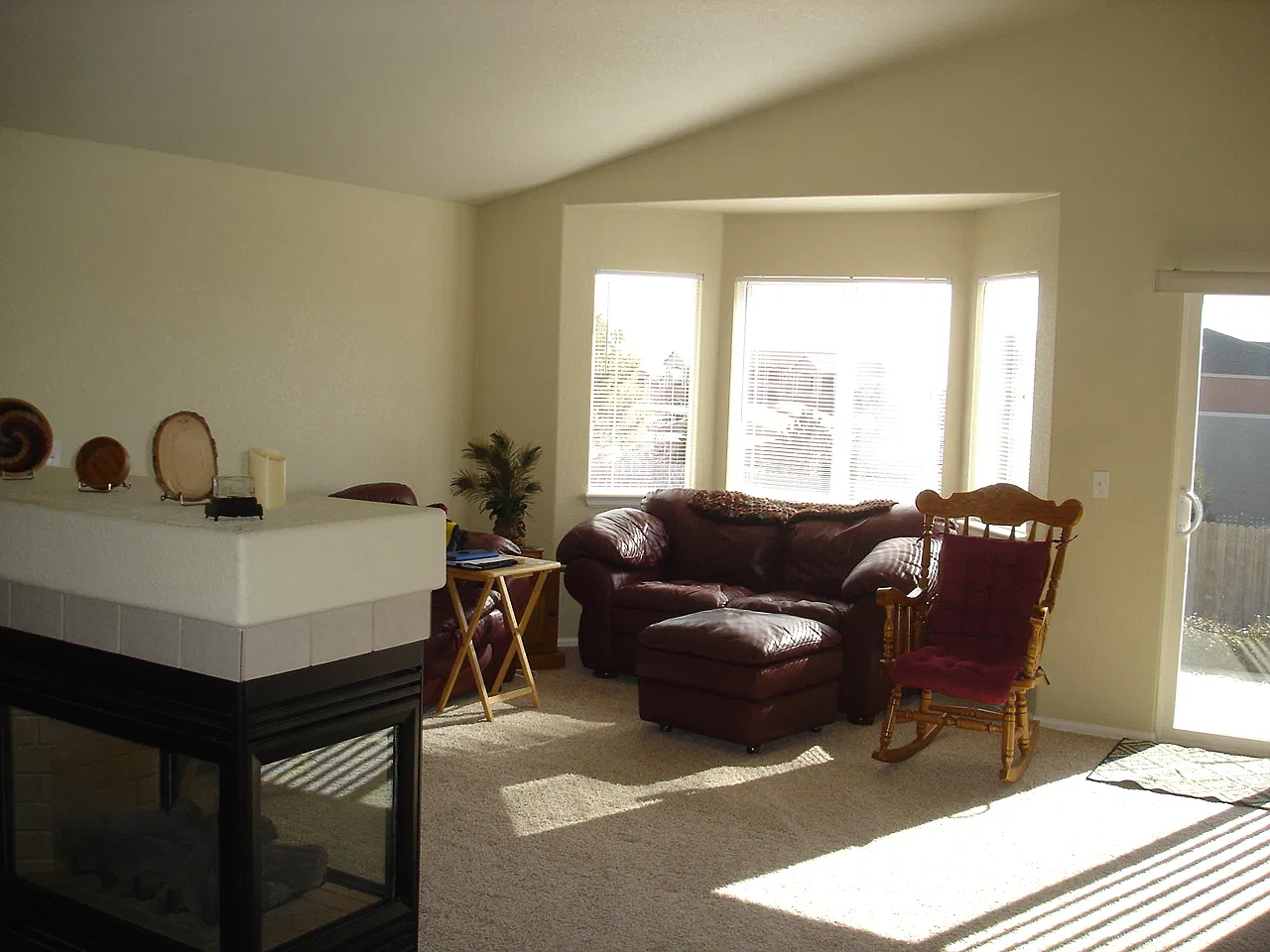 3 bed, 2277 sqft, $2,000 — Photo 2