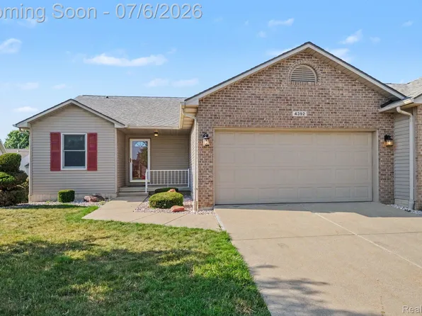 4392 Springbrook Dr, Swartz Creek, MI 48473