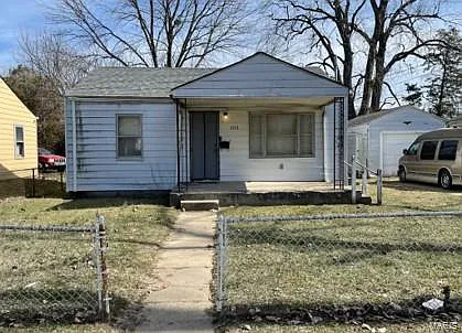 3915 White St photo 1