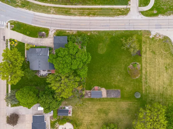 655 2nd St, Waukee, IA 50263