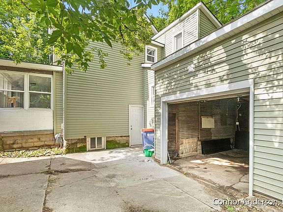 2nd image of 601 Pettibone Ave NW