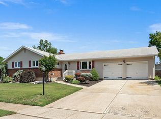 16 Rolling Ln, Hamilton, NJ 08690