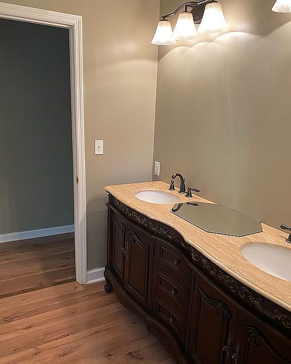 1st image of 239 Headlyn Dr