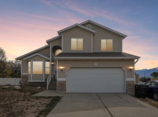 6719 Mountain Aura Dr, West Jordan, UT 84081