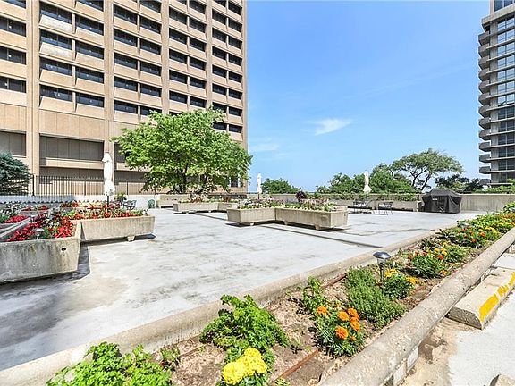 3rd image of 600 E 8th St APT 2L