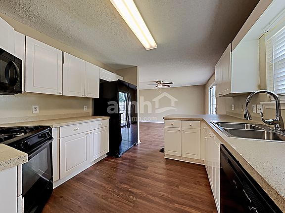 3rd image of 1703 Graywood Dr SE