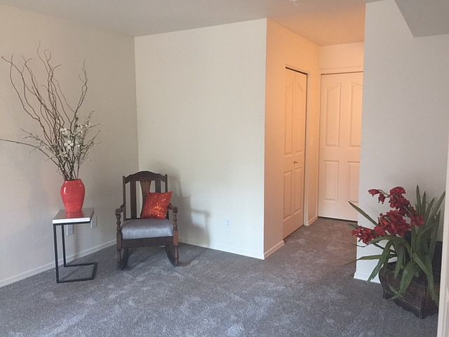 2nd image of 240 Creekside Cir APT C
