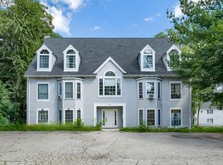 18 Windsor St, Worcester, MA 01605