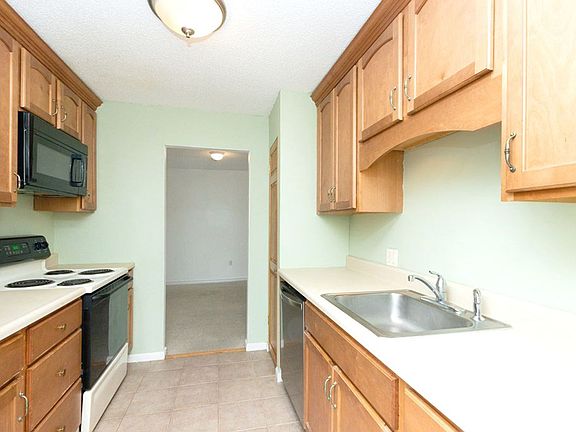 5th image of 127 King St APT 303