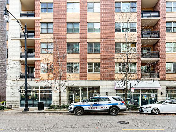 2nd image of 873 N Larrabee St APT 506