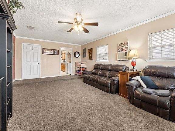 5th image of 4513 Mercedes Dr