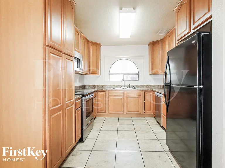6410 W Townley Ave — Photo 5