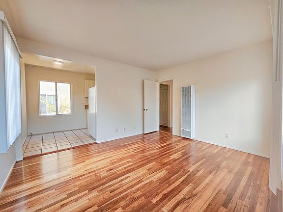 4th image of 2511 Arlington Ave #C