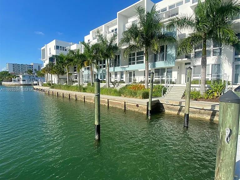 41 N Shore Dr — Photo 33