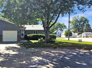 401 S Apple St, Shickley, NE 68436
