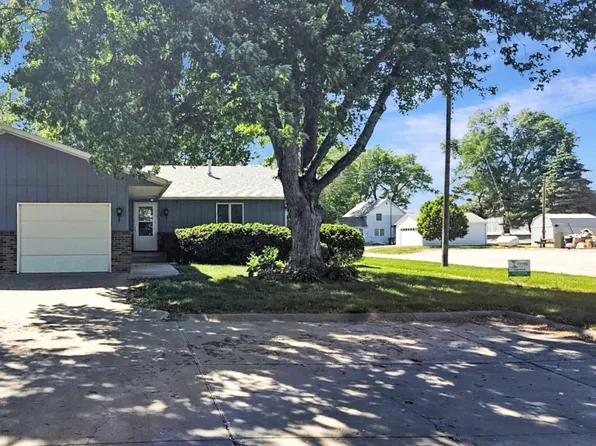 401 S Apple St, Shickley, NE 68436