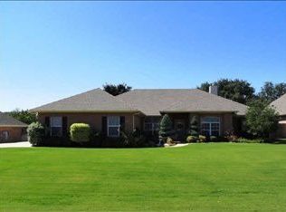 3208 Golden Oaks Cir, Granbury, TX 76049