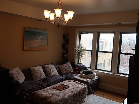4th image of 2838 N Francisco Ave APT 1B