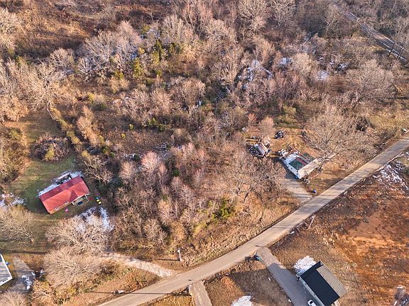 4th image of 232 Peterson Ave