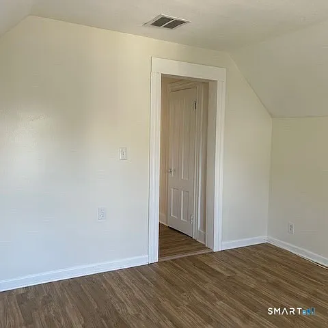 2 bed, 1.0 bath, 2915 sqft, $1,500 — Photo 2