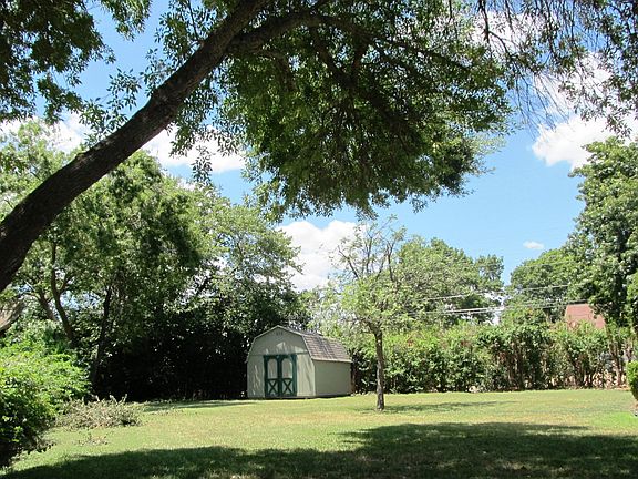 2nd image of 629 Kiowa Cir