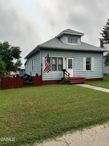 629 5th Ave SE, Jamestown, ND, 58401