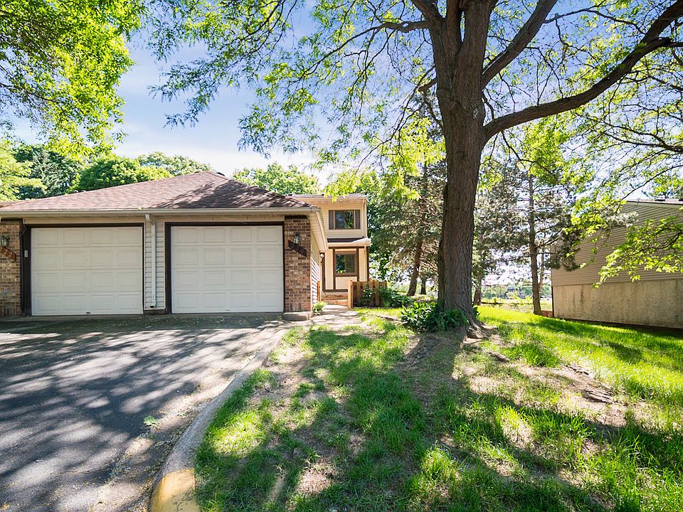 1st image of 220 Bridlewood Dr