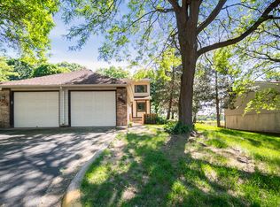 220 Bridlewood Dr, Saint Paul, MN 55119