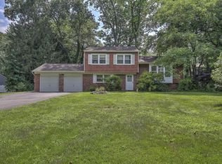 1 Longbow Dr, Manalapan, NJ 07726