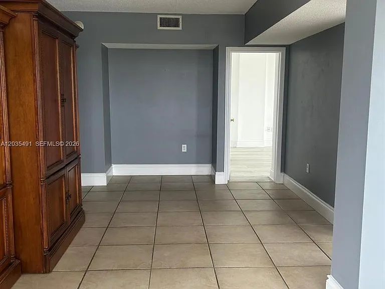 11111 NW Biscayne Blvd #11 — Photo 5