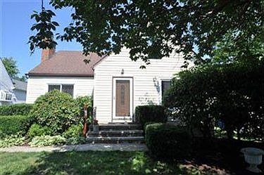 1st image of 601 Lake Forest Dr