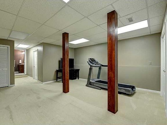 Finished basement with bathroom (can be used as bedroom)