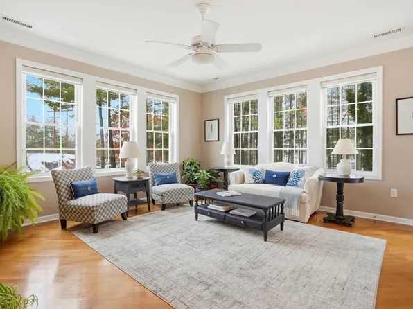 13 Morgan Dr Unit 109, Natick, MA 01760