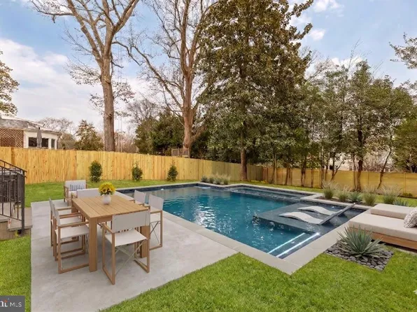 4827 Sedgwick St NW, Washington, DC 20016