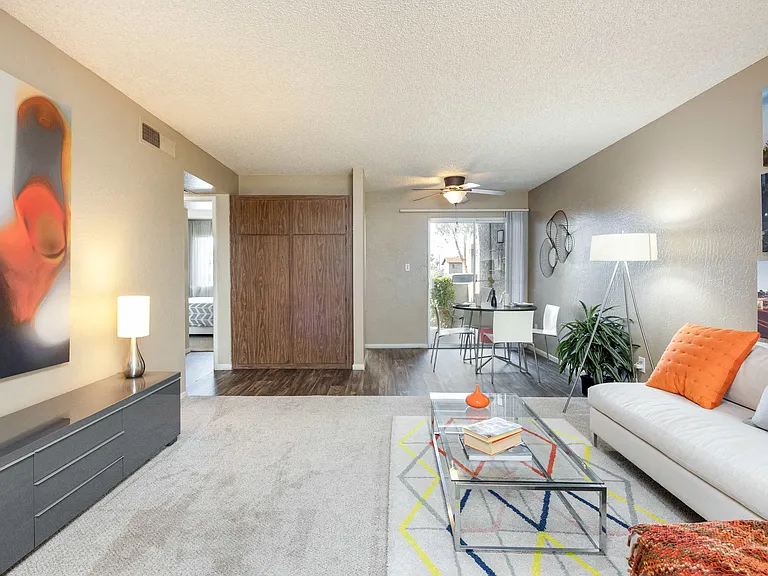 Camelback Cove Apartments — Photo 4