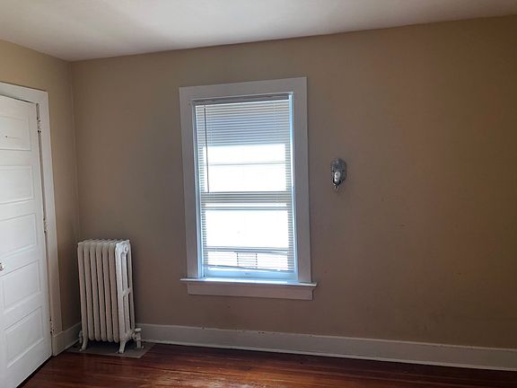 3rd image of 607 Forest Ave #607