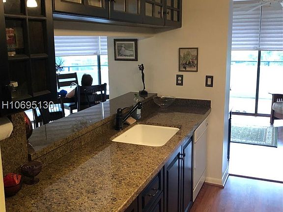 3rd image of 21085 NE 34th Ave APT 304-1