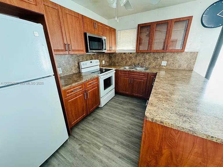 215 NW 35th Ave #UP — Photo 8