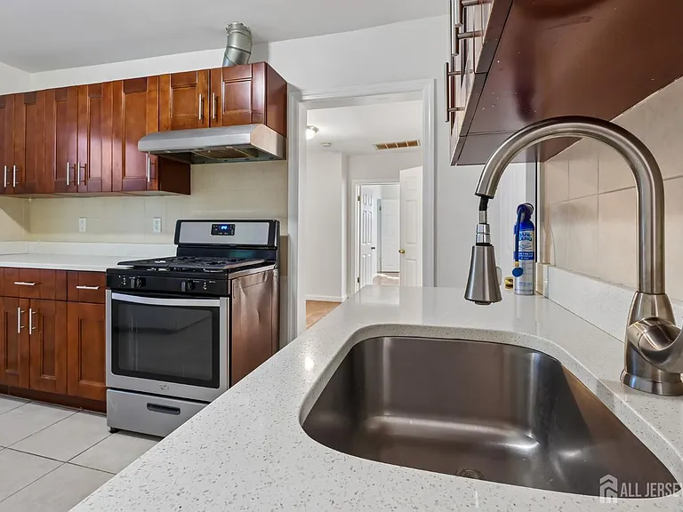 660 Charles St #2 — Photo 15