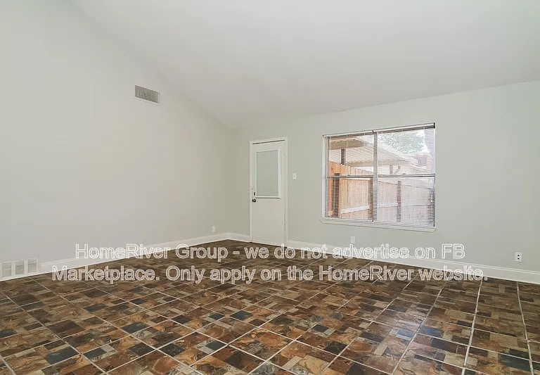656 Fern Meadow Dr — Photo 3